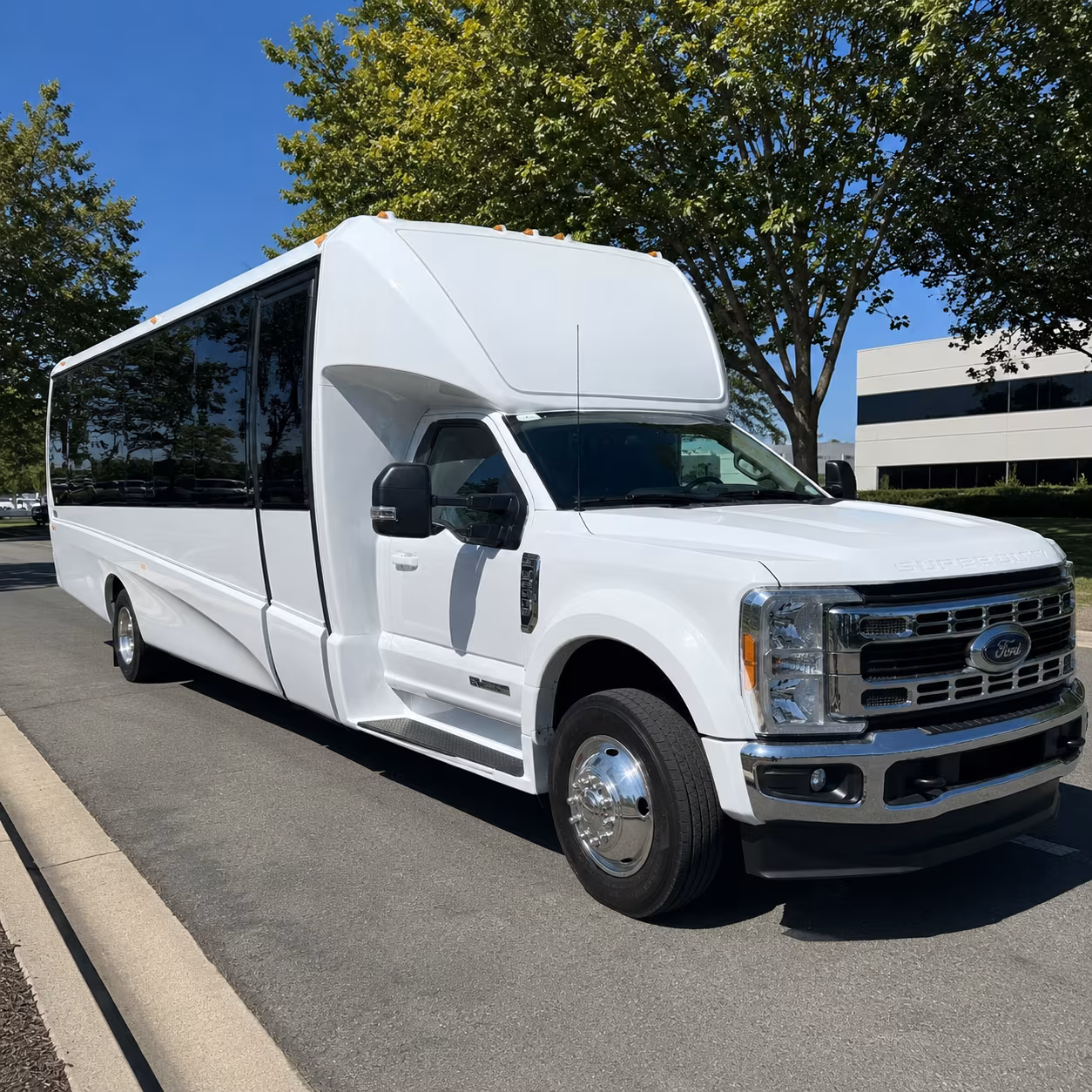 corporate airport transfer buses serving newport news williamsburg international airport