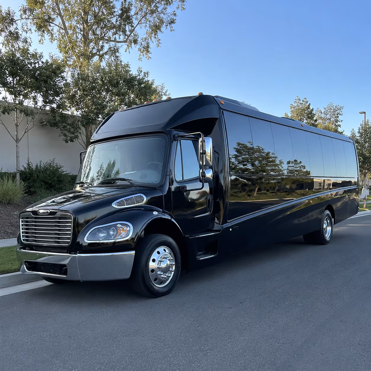 hampton 30 passenger minibus