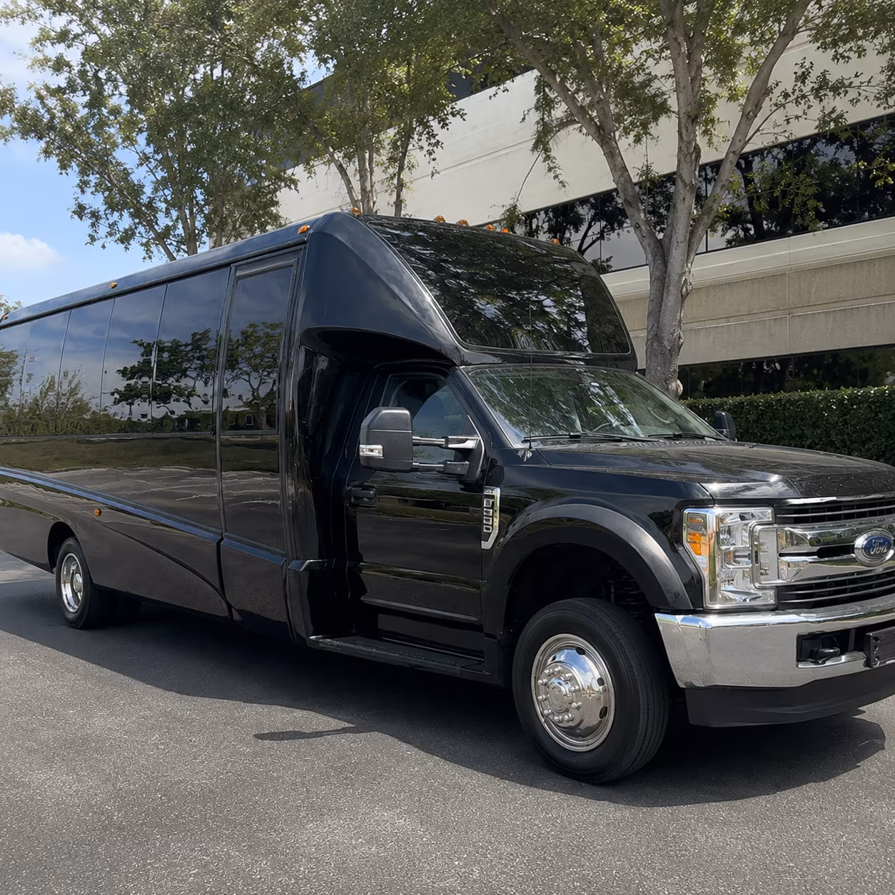 hampton holiday party bus rental
